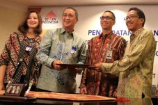 Bank Mandiri Salurkan...