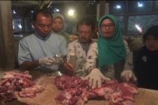 Daging Mahal, Dinas...