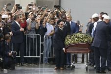 Prosesi Pemakaman Muhammad...
