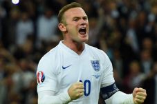 Wayne Rooney Pukul Balik...