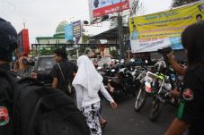 Lecehkan Siswi SMK,...