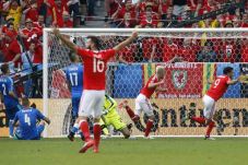 Gol Robson-Kanu Jadi...