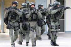 Aksi Heroik Tim SWAT...