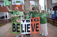 Irlandia Didukung Fans...