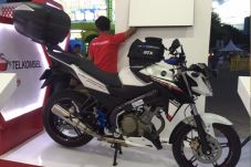 Yamaha V-Ixion Versi...