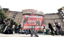 Berlusconi Jalani Operasi...