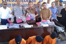 Komplotan Gay Pembunuh...