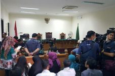 Ruang Sidang Ditempeli...