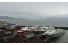 Pelabuhan Manado Ditutup...