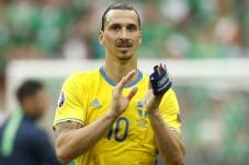 Resmi: Ibra Pensiun...