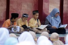 Tradisi Mengaji di Masjid...