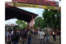 Bekasi Memanas, Massa...
