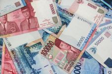 Beli Narkoba dengan...