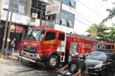 Ruko Tiga Lantai Terbakar,...