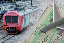 Naik Kereta Kini Pakai...