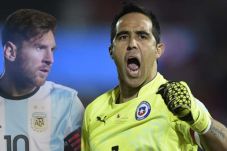 Kiper Chile Ikutan Sedih...