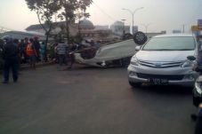 Tabrak Tiang Listrik,...