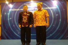 Indosat Naikan Harga...