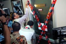 KPK Geledah Ruang Kerja...