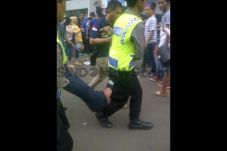 Polisi Korban Amuk Suporter...