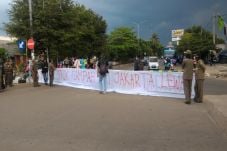 Tolak Truk Sampah DKI,...