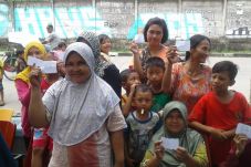 Ratusan Ibu-ibu Kumpul...