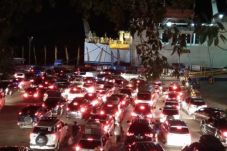 Pemudik Padati Pelabuhan...