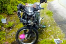 Motor Tabrakan dengan...