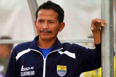 Tuah Djanur di Balik...