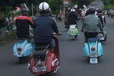 Mudik dengan Vespa Lama,...