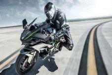 Kecepatan Kawasaki Ninja...