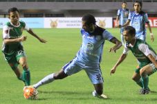 Persela Dihajar 10 Pemain...