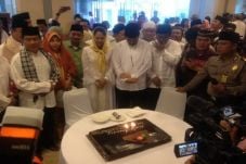 Rayakan HUT di Idul...