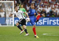 Tendangan Penalti Griezmann...