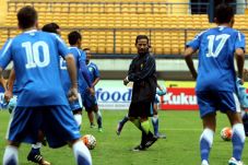 Ditarget 4 Besar, Djadjang...