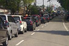 Jalan Menuju Anyer Macet...