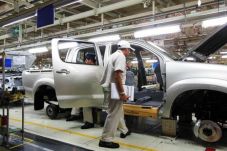 Ekonomi Melambat, Toyota...