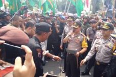 Warga Solo Gelar Aksi...