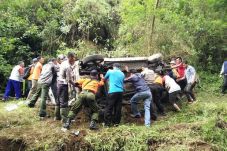 Mobil Pengangkut Wisatawan...
