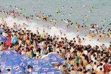 3 Pantai Ini Tak Dianjurkan...