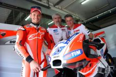 Stoner Bongkar Ducati...