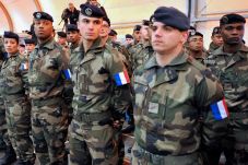 Amankan Prancis, Hollande...