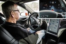 Tesla Tingkatkan Teknologi...
