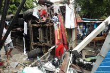 Trans Semarang Tabrak...