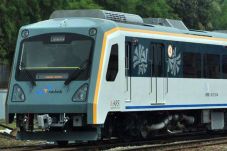 Pakai Kereta Bandara,...