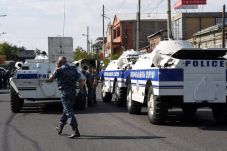 Militer Armenia Bantah...