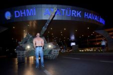 Lawan Kudeta, Pria Turki...