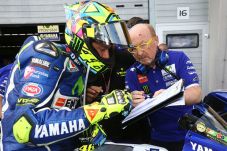 Rossi Atur Strategi...