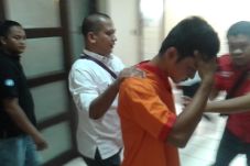 Pria Mengaku Keponakan...