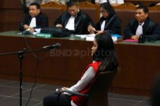 Pelayan Kafe Ini Saksikan...